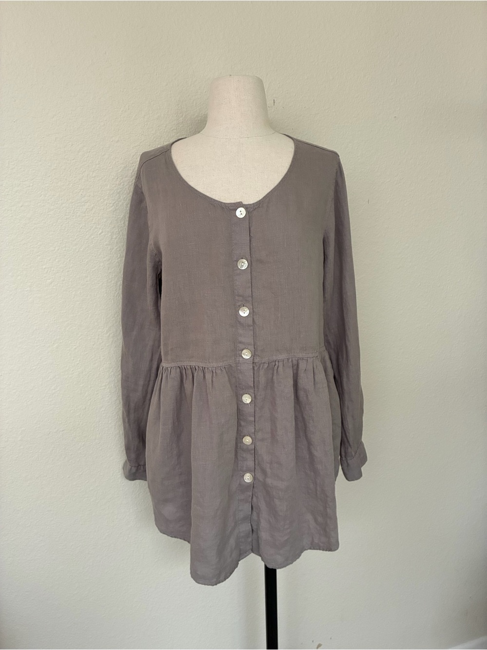 Siri’s Olsen Women’s 100% Linen Button-Front Scoop Neck Tunic, Gray, size Small